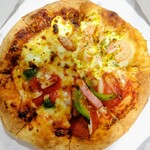 ピザハット - 料理写真:とろけるチーズミートソース
　　　　　　　カニ!エビ！マヨコーン
デラックス　　　ピザハット・マルゲリータ