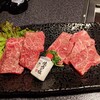 焼しゃぶ・ステーキ・焼肉 SAKAGYU - 和牛極上赤身（左）と和牛上カルビ（右）