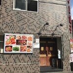 クレイジー餃子 - ごくふつうな店がまえ