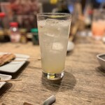 小川の魚 - 生レモンサワー　¥550