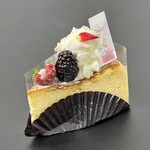 パティスリー プレジール - 2025.11.29 (土)    スフレチーズケーキ　500円（税込）