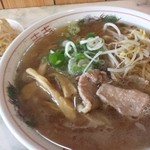 すみれ - ラーメン570円、もやし50円