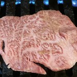 板前焼肉 英 - レアで食べる　ざぶとん