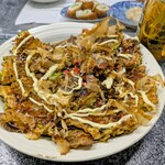 お食事処 きよ美 - デラックス(牛すじ肉、豚肉、イカ入り）　1400円