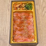 ITO - 贅沢柔らかローストビーフの焼肉重→540円  (税込)1,080円 ※向きを縦にして撮影 (2025.11.26)