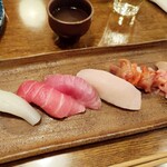 稲城 ヨロシク寿司 - スミイカ、マグロ、ブリ、カジキ、赤貝