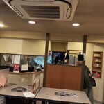 太陽 - 8人で座れる長テーブルに着席