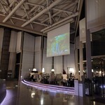 Lounge & Dining G - 天井が高くて解放感