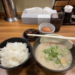 老虎苑 - かす汁定食と生たまご