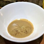 イルクオーレ ピアットスズキ - ポルチーニのスープ