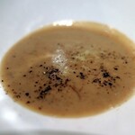 イルクオーレ ピアットスズキ - ポルチーニのスープ