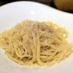 イルクオーレ ピアットスズキ - ペコリーノチーズ、黒胡椒のカチョ・エ・ペペ