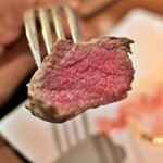 イルクオーレ ピアットスズキ - 子羊ランプ肉とジャガ芋の粒マスタードクリームソース