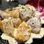 イルクオーレ ピアットスズキ - 子羊ランプ肉とジャガ芋の粒マスタードクリームソース