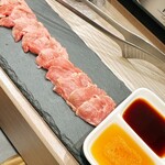 ジンギスカン×厚岸牡蠣  ラムグチカズヤ - ラム刺し