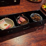 ジビエ料理 あまからくまから - 右から蝦夷鹿のミートソース、蝦夷鹿心臓、穴熊たたき