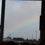 蓮根の里 はすの実 - 窓の外を見ると虹が！