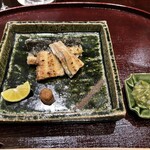 銀座うなぎノ宮宇 - 白焼　カボス、梅肉、赤ワイン熟成塩、茎わさび