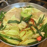 はじめや - でっかく切ったキャベツが印象的、味噌も選べる、個人的には醤油を選ぶことが多い。