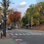 一善や - バスを降りて、ここを曲がります。