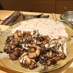 割烹 室井 - 鍋の具材、立派ですね