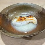 旬と久 - 料理写真:甘鯛の塩焼き、蕪ソース。焼きもソースも見事。