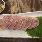 大衆酒場いごっそ - 豚タン刺し　550円