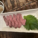 大衆酒場いごっそ - 豚カシラ刺し　550円