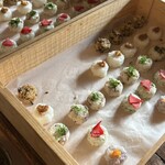 来隣 - かぶが乗っている御漬物おにぎりも