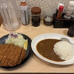 とんかつ檍のカレー屋いっぺこっぺ 三田・田町店 - カタロースかつカレー