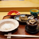 美会 - ●お食事
      これまで〆はグリーンカレーやマッサマンカレーだったものを進化させた豪華御膳セット。