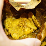 美会 - ガイヤーン：黒さつま鶏、クミン、ターメリック
      ターメリックにスパイシーな旨さでお米を染めたくなる衝動が止まらない。