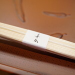 美会 - 気になる海苔の後、新しいお箸に変更する小さなサービスも欠かさない。