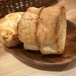 tento - 各お料理のソースが勿体無いので、バゲット注文して余すことなくソースいただきました◎