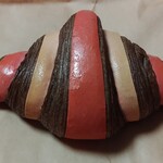 コクリコ ルージュ - bi-colorのクロワッサン・ヴィヨレ。ブルーベリーの酸味と、クリームの甘味が旨し。