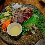 酒と飯 イチゾウ - 鰹の塩たたき