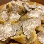 aniko enoshima - 牛・豚・うさぎの詰め物ラビオリ黒トリュフがけ。