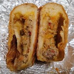 Alsace Air - アルザス特製グリーンカレーパンの断面