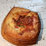 HOLLY NO.3 CROISSANT - ポテサラベーコン　￥330