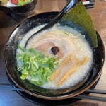 だるまのめ  - 料理写真:こってりとんこつらぁ麺