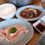 Farm Dining MOCO - 特製味付けジンギスカン 1,280円
      ミノ (値段忘れ)
      ライス中 430円