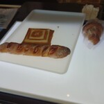 ベーカリー＆カフェ PENNY LANE 柏の葉店 - 本来は自動的に会計を出すらしい白く光る台