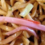 広野屋 - 具材、魚肉ソーセージ、紅しょうが、キャベツ。