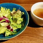 焼肉×創作びすとろ 笑進笑明 - ランチサラダとスープ