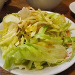 翠葉 - サラダには醤油系なドレッシングがかかってました