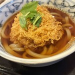 関やど - この天ぷらが音を立てる。中は海老がゴロゴロ。