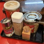 ラーメン 環2家 - 卓上調味料(ラーメンコショウ・お酢・ごま・刻みしょうが)