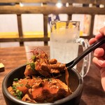 大衆酒場 もんろう - 自家製モツ煮込み