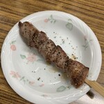 立呑み処 入部酒店 - 仔牛の牛タン串
