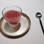 Takumi - バラのブラマンジェ。取り出してプレートにのせてくれます。